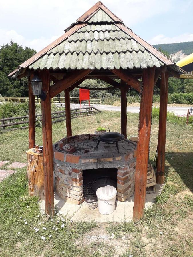 Prenociste Vitas Bed and Breakfast Miljevina Esterno foto